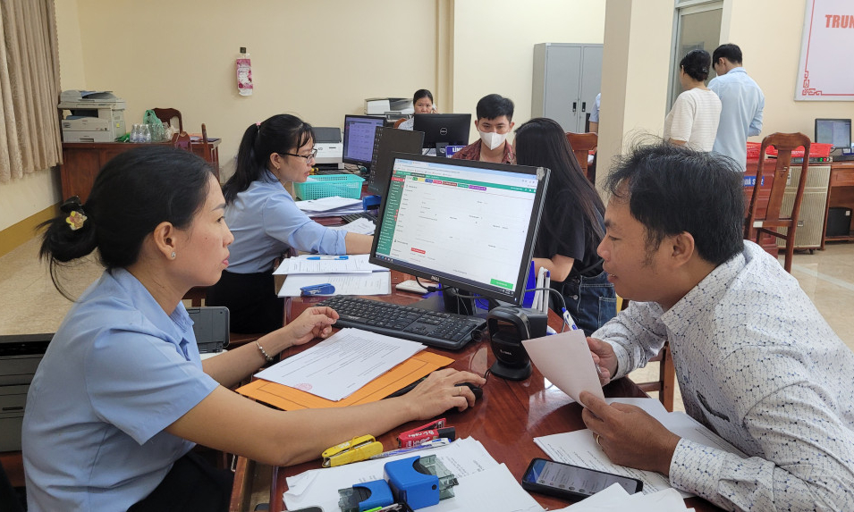 Tây Ninh phát động đợt thi đua đặc biệt chào mừng Đại hội Đảng bộ các cấp và Đại hội Thi đua yêu nước lần thứ I
