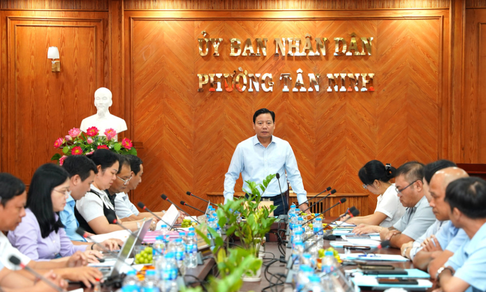 Phó Chủ tịch UBND tỉnh Phạm Tấn Hòa kiểm tra công tác cải cách hành chính tại phường Tân Ninh