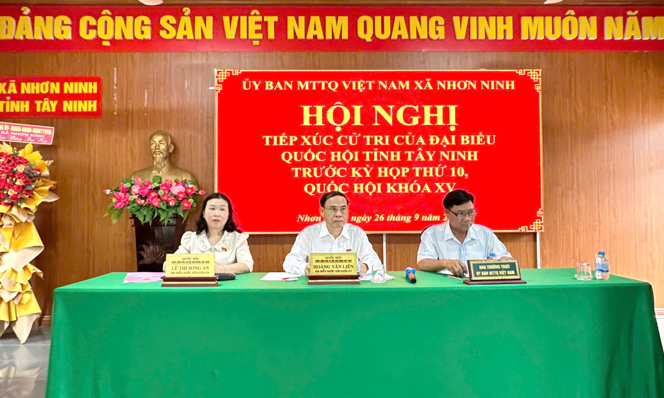 Đoàn đại biểu Quốc hội tỉnh Tây Ninh tiếp xúc cử tri xã Nhơn Ninh
