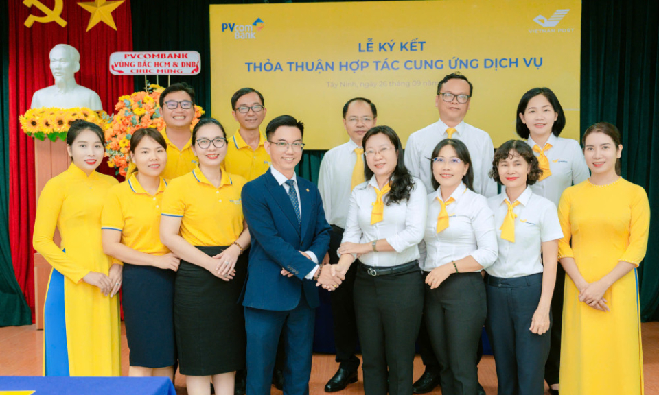 PVcomBank và VNPost Tây Ninh ký kết hợp đồng cung cấp thấu chi bưu tá