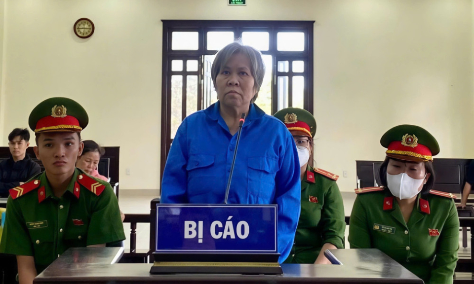 Thầy bói 'dỏm' lừa đảo gần 100 tỉ đồng