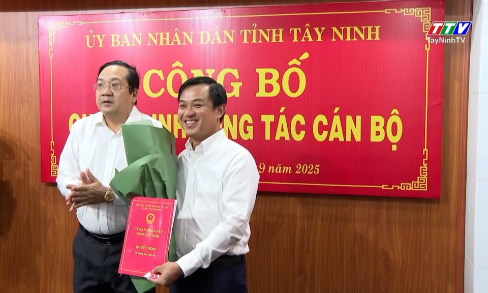 Công bố quyết định về công tác cán bộ