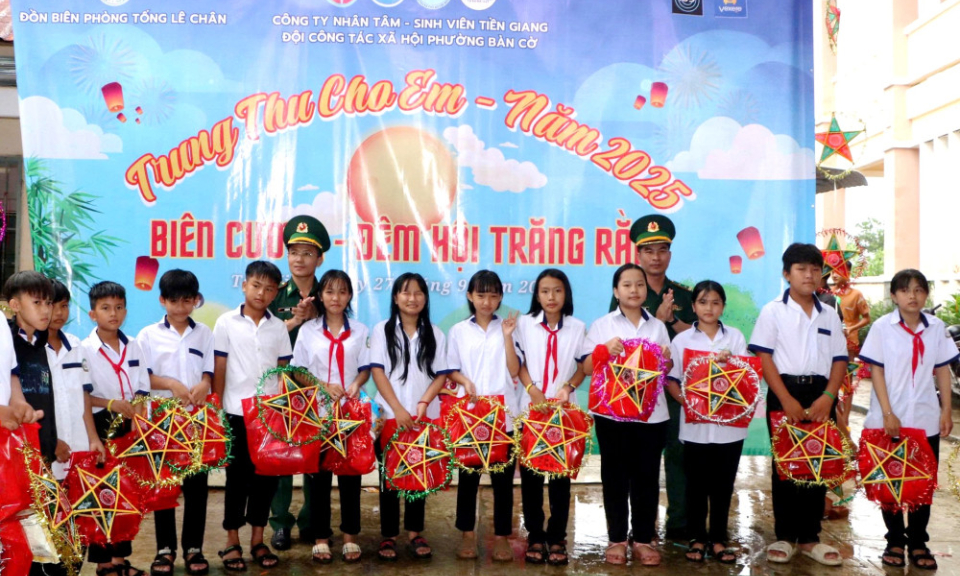 Mang Trung thu đến với trẻ em vùng biên