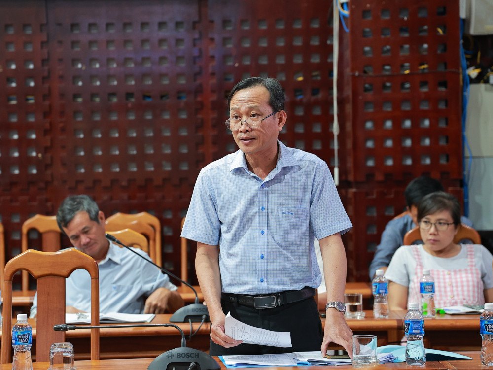 Phó Chủ tịch UBND Phường Tân Ninh Lữ Thanh Tùng báo cáo tiến độ thực hiện các dự án trên địa bàn