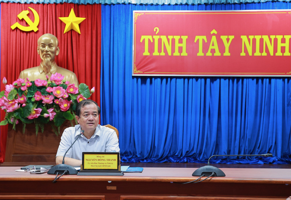 Phó Chủ tịch UBND tỉnh Nguyễn Hồng Thanh kết luận các nội dung tại buổi làm việc