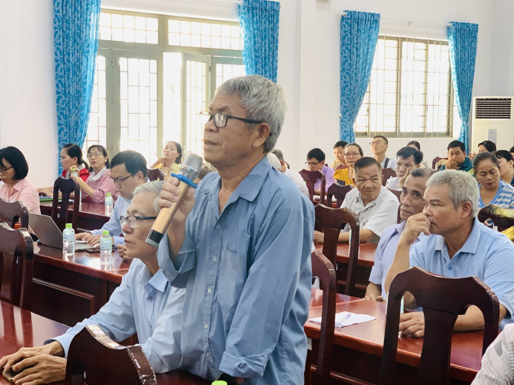 Cử tri khu phố Giồng Tre phát biểu ý kiến