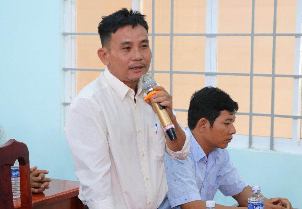 Cử tri Phan Văn Na phát biểu tại hội nghị
