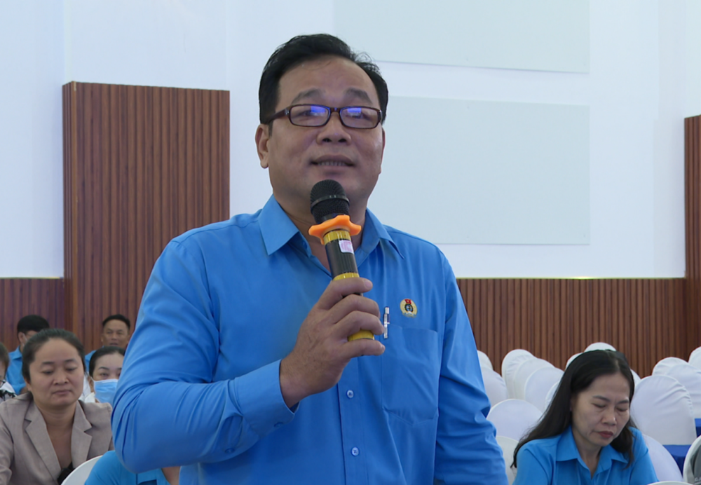 Đại biểu trao đổi tại hội nghị