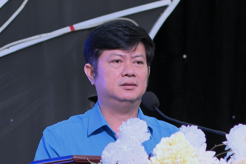 Phó Chủ tịch UBMTTQ Việt Nam tỉnh, Chủ tịch Liên đoàn Lao động tỉnh Trần Lê Duy phát biểu tại hội nghị