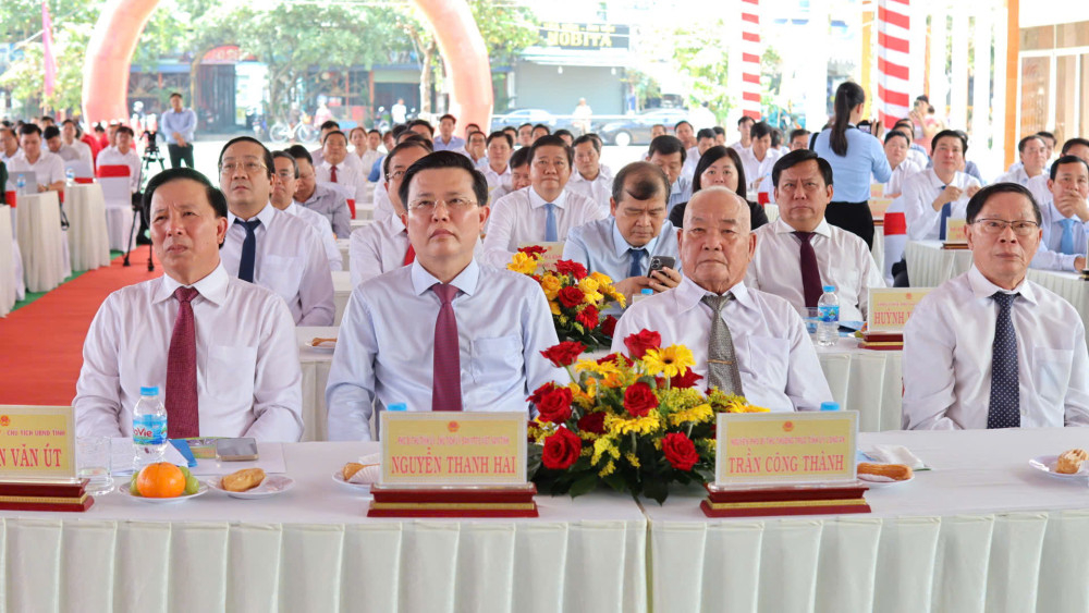 Các đồng chí lãnh đạo tỉnh tham dự sự kiện