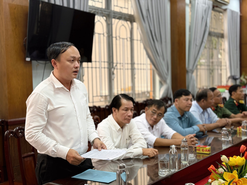 Phó Trưởng ban Tổ chức Tỉnh ủy Nguyễn Tuấn Khanh phát biểu tại buổi lễ