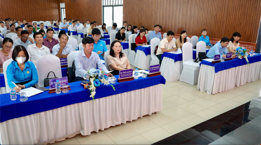 Đại biểu tham dự hội nghị