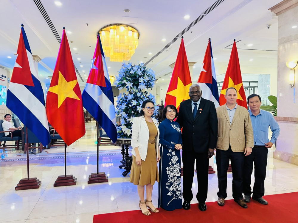 Lãnh đạo Liên hiệp các tổ chức hữu nghị tỉnh, Hội hữu nghị và hợp tác Việt Nam – Cuba tỉnh tại buổi tiếp, gặp gỡ với ngài Esteban Lazo Hernandez - Chủ tịch Quốc hội Cuba