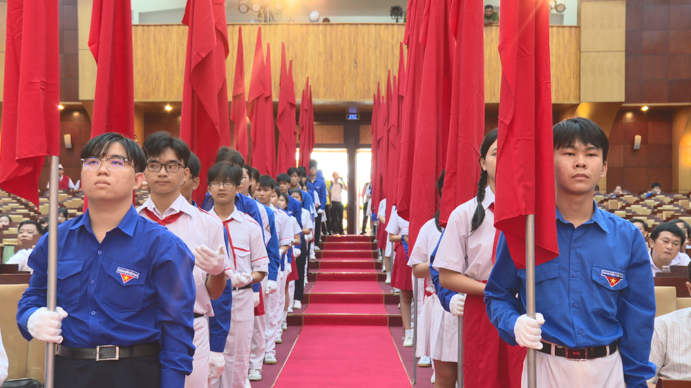 Đội nghi lễ phục vụ Đại hội