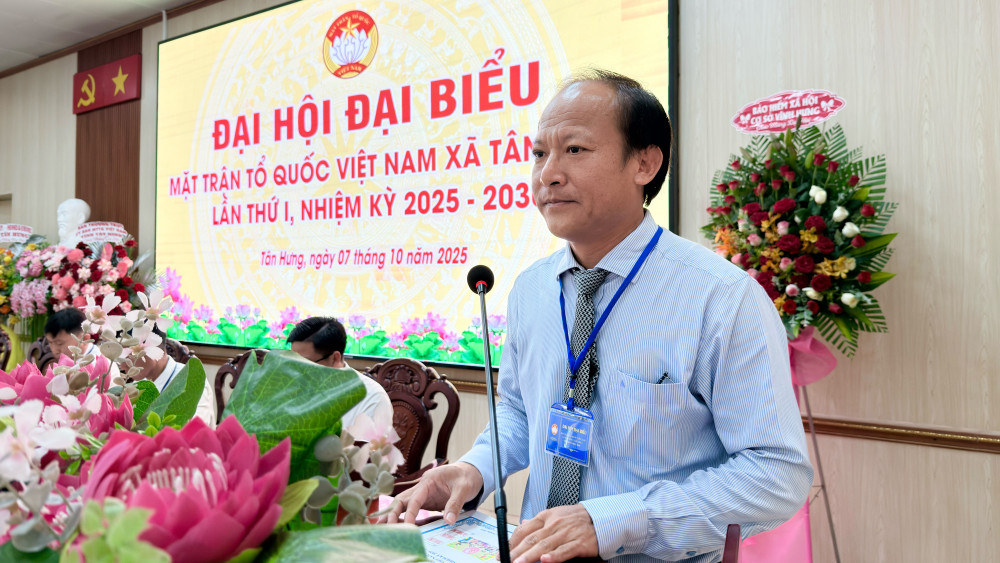 Bí thư Đảng ủy xã Tân Hưng Trương Hải Đăng phát biểu chỉ đạo tại Đại hội