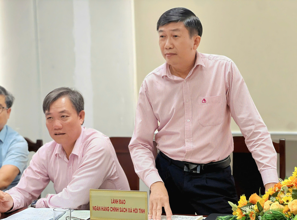 Phó Giám đốc Ngân hàng Chính sách xã hội chi nhánh tỉnh Tây Ninh Hồ Văn Khanh phát biểu tại hội nghị