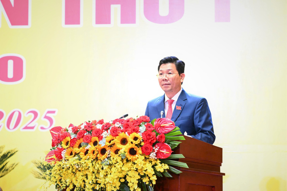 Phó Bí thư Thường trực Tỉnh ủy, Chủ tịch HĐND tỉnh Nguyễn Mạnh Hùng phát biểu tại phiên trù bị