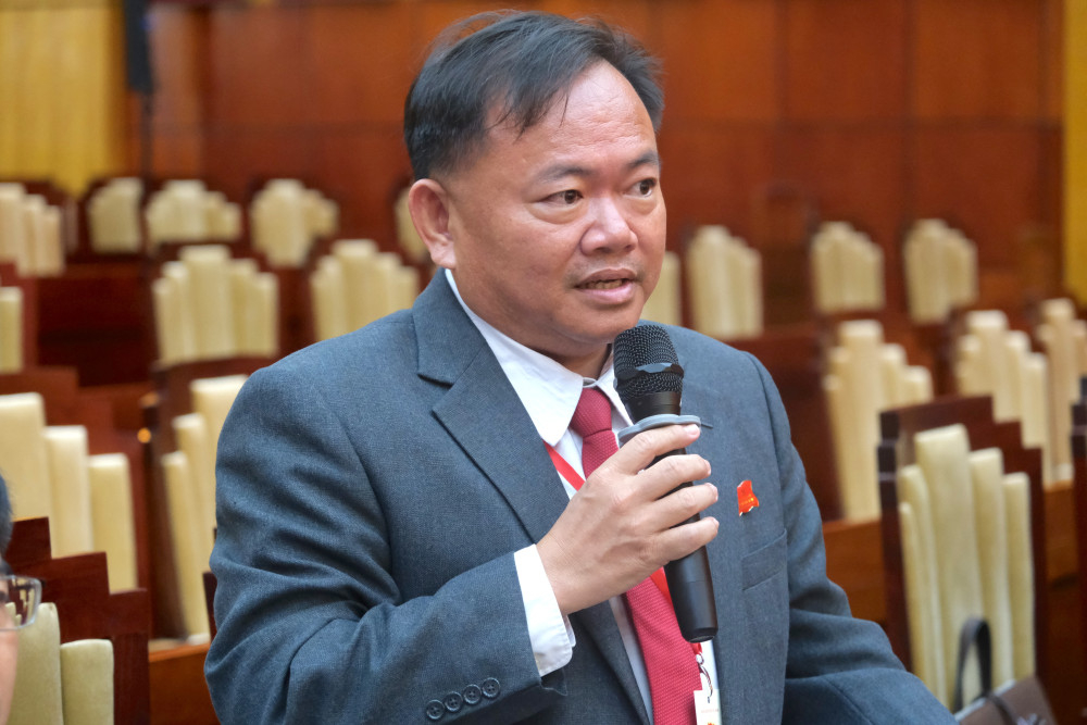 Đại biểu Tổ thảo luận số 2 đóng góp ý kiến vào dự thảo văn kiện Đại hội đại biểu Đảng bộ tỉnh Tây Ninh lần thứ I