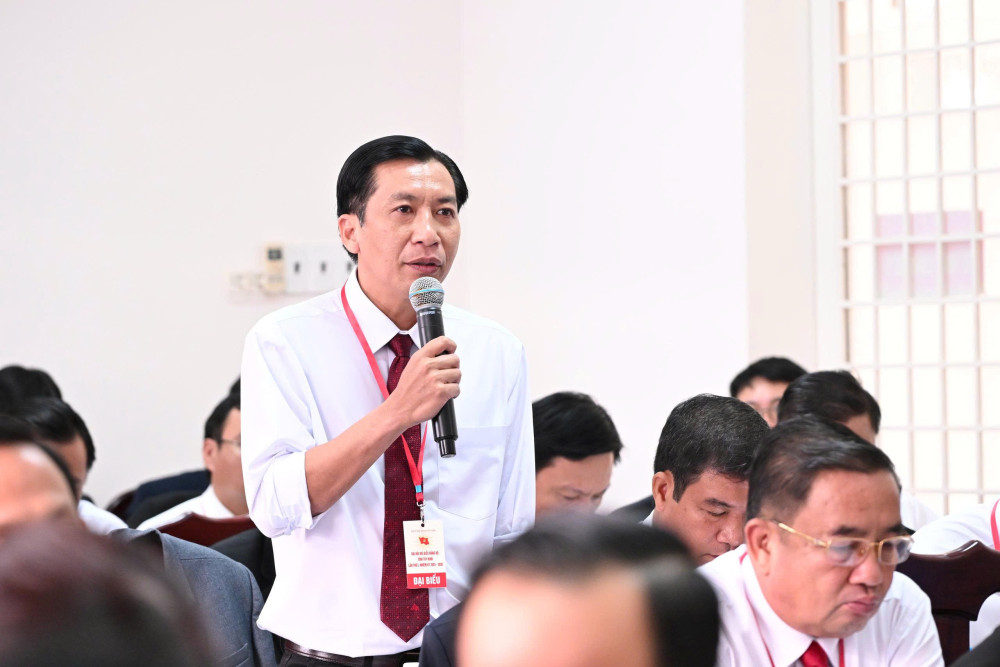 Đại biểu tại Tổ thảo luận số 6 phát biểu ý kiến