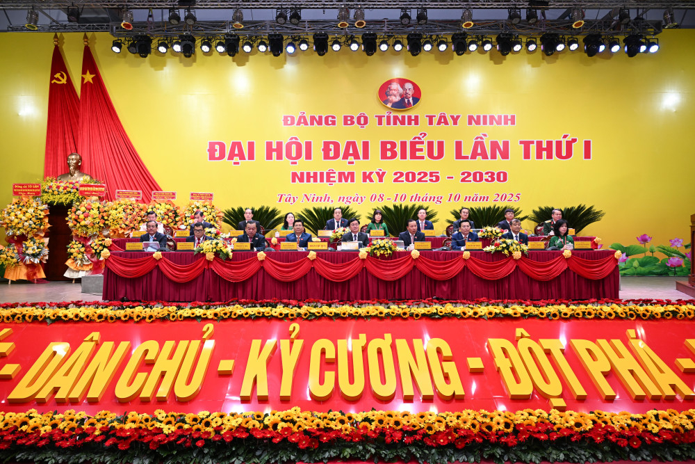 Đoàn Chủ tịch Đại hội