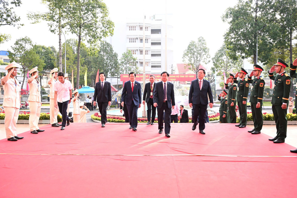 Đại hội đại biểu Đảng bộ tỉnh Tây Ninh lần thứ I, nhiệm kỳ 2025-2030 vinh dự đón tiếp các đại biểu lãnh đạo, nguyên lãnh đạo Đảng, Nhà nước