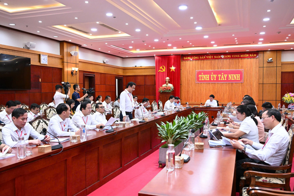 Đại diện các Tổ phát biểu tại buổi làm việc