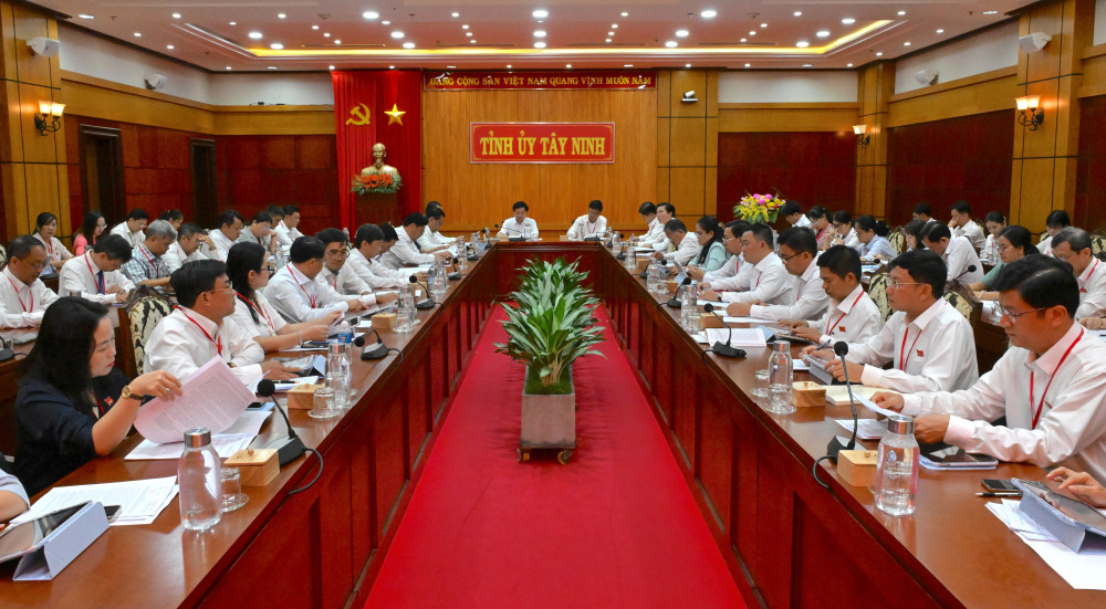 Đại biểu thảo luận tại Tổ số 1