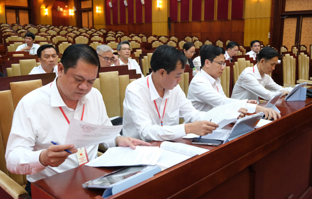 Đại biểu tập trung nghiên cứu, đóng góp ý kiến cho dự thảo Văn kiện Đại hội đại biểu Đảng bộ tỉnh Tây Ninh, nhiệm kỳ 2025–2030