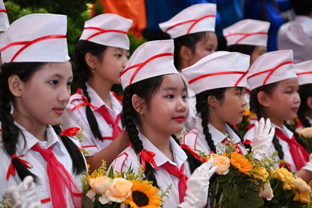 Đoàn đại biểu Quân - Dân - Chính - Đảng của tỉnh đến chúc mừng Đại hội