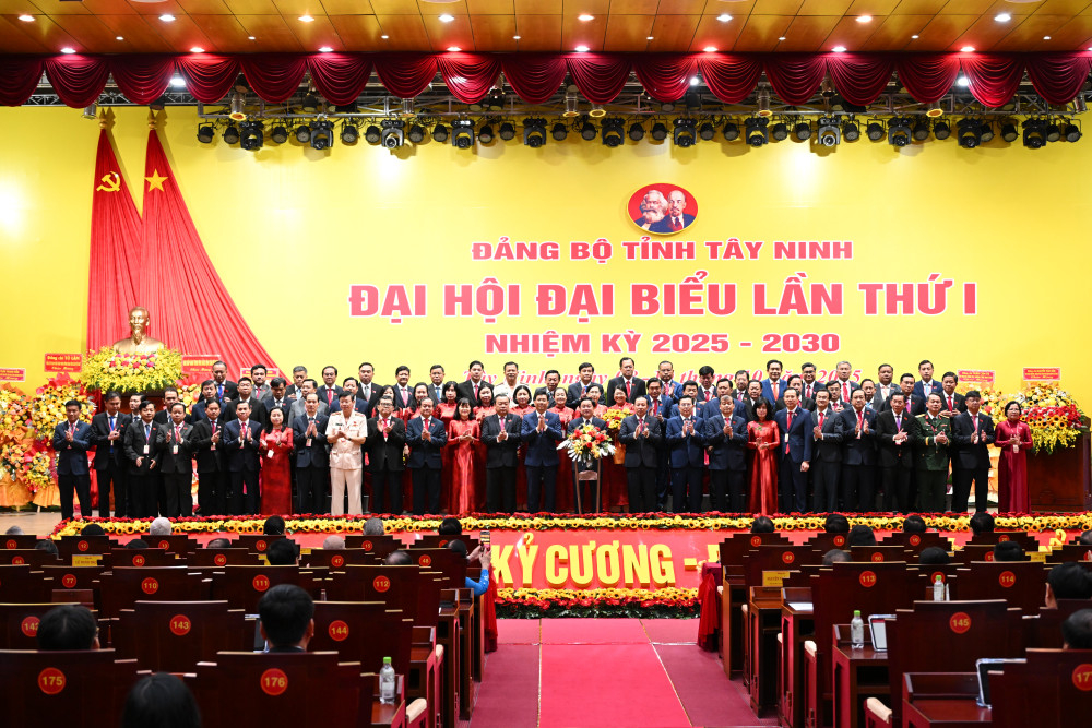 Bí thư Tỉnh ủy Nguyễn Văn Quyết thay mặt Ban Chấp hành Đảng bộ tỉnh khóa mới phát biểu nhận nhiệm vụ trước Đại hội