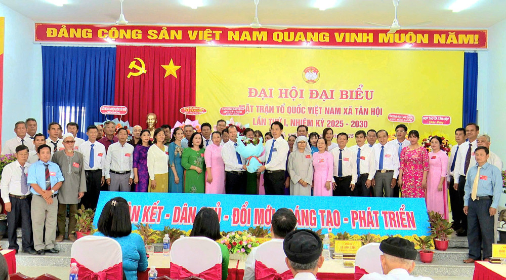 Ủy viên UBMTTQ Việt Nam xã Tân Hội khóa mới ra mắt Đại hội