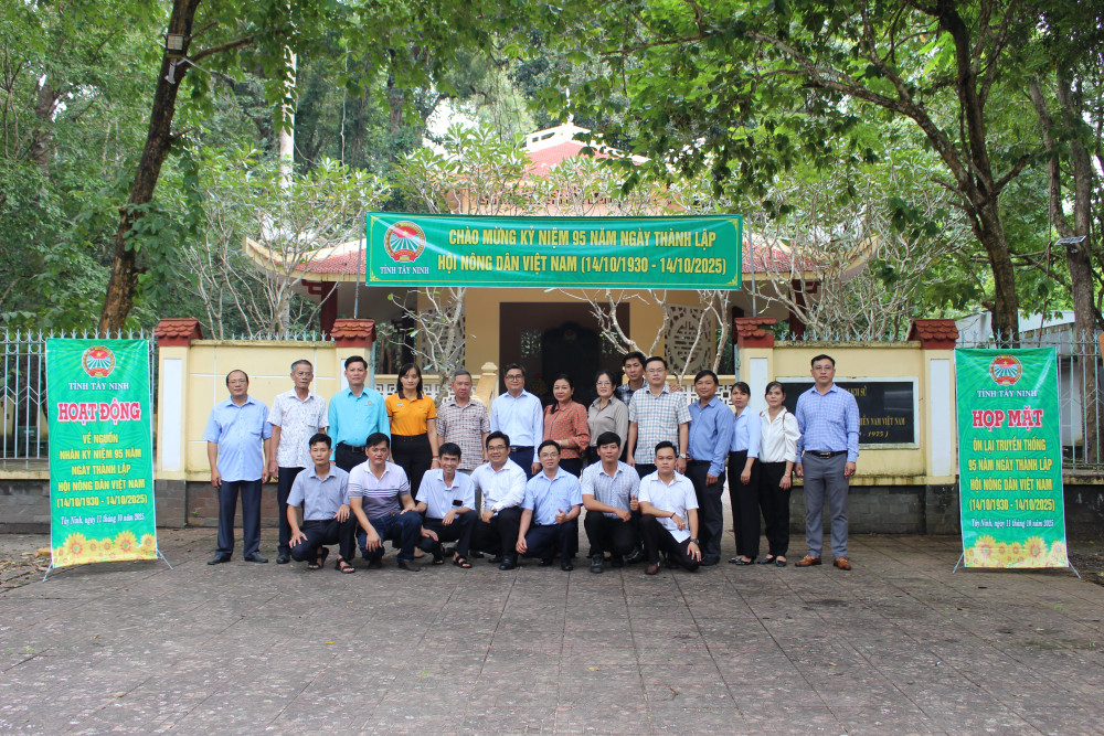 Ban Thường vụ Hội Nông dân tỉnh Tây Ninh tổ chức hoạt động về nguồn