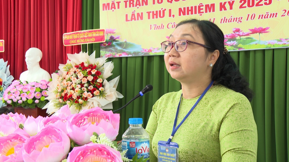 Bí thư Đảng ủy, Chủ tịch HĐND xã Vĩnh Công Nguyễn Thị Diễm Quỳnh phát biểu chỉ đạo