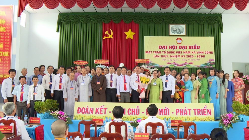 Ủy viên UBMTTQ Việt Nam xã Vĩnh Công, nhiệm kỳ 2025-2030 ra mắt tại Đại hội