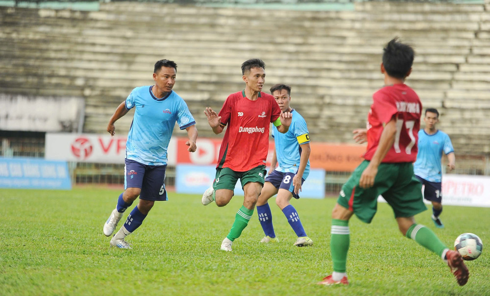 Lavie FC trong trận đấu với Dũng Phong FC