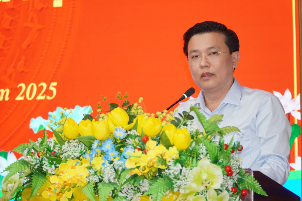 Thường trực Tỉnh ủy phát động ủng hộ đồng bào bị thiệt hại do cơn bão số 10 và số 11 gây ra