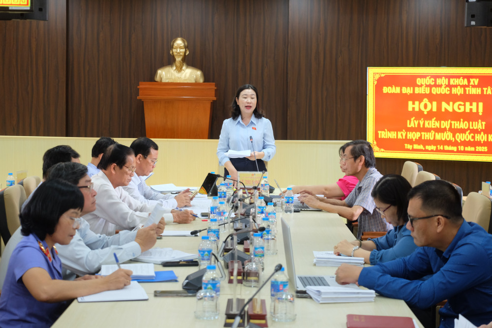 Đoàn đại biểu Quốc hội tỉnh Tây Ninh lấy ý kiến đóng góp các dự án Luật