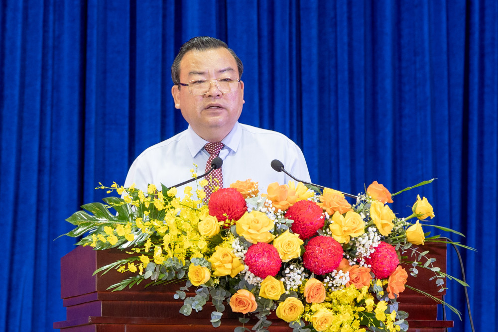 Phó Bí thư Tỉnh ủy, Trưởng đoàn đại biểu Quốc hội tỉnh Phạm Hùng Thái phát biểu tại buổi họp mặt