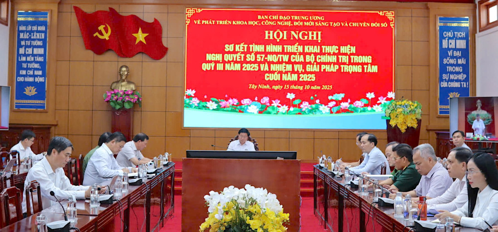 Đại biểu dự phiên họp tại điểm cầu tỉnh Tây Ninh
