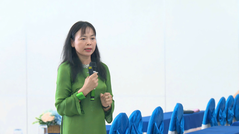 Tiến sĩ Vũ Hoài Phương – Giảng viên Học viện Báo chí và Tuyên truyền trình bày tại buổi tập huấn