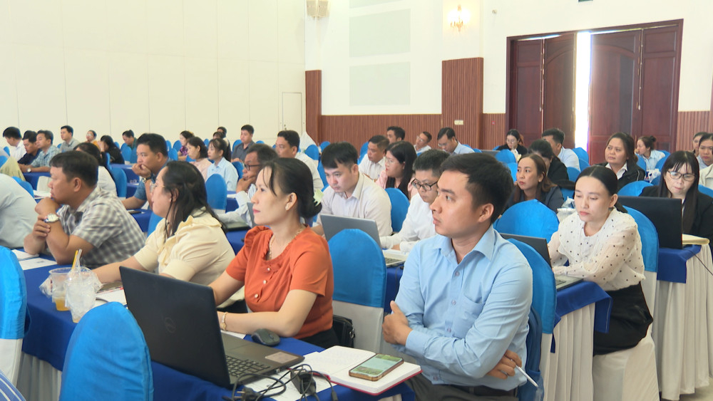 Đại biểu tham dự hội nghị tập huấn