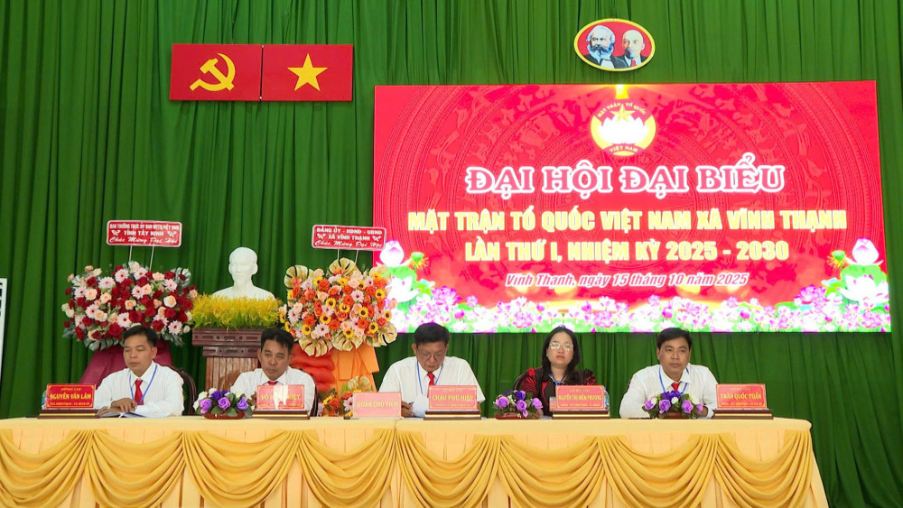 Đoàn Chủ tịch điều hành tại Đại hội