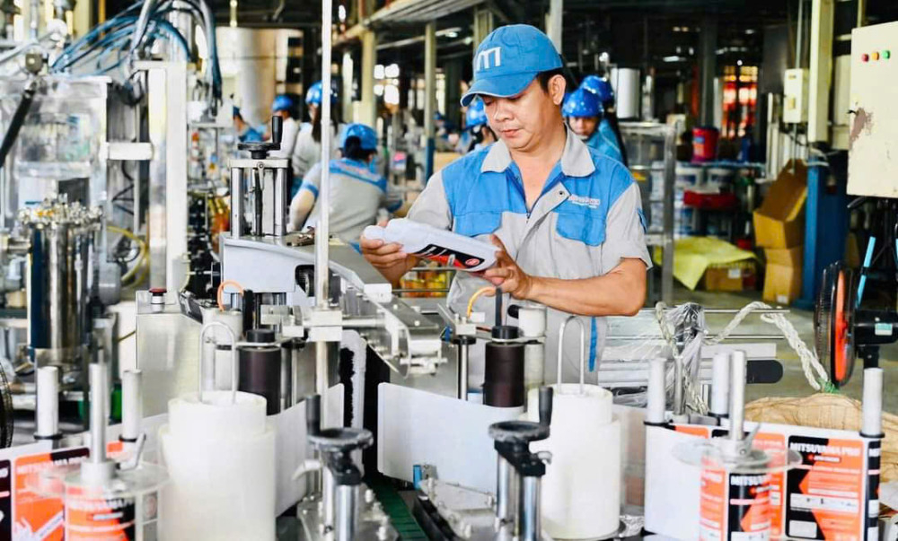 Người lao động làm việc trong doanh nghiệp tại Tây Ninh, minh chứng cho hiệu quả từ chính sách ưu đãi và hỗ trợ đầu tư