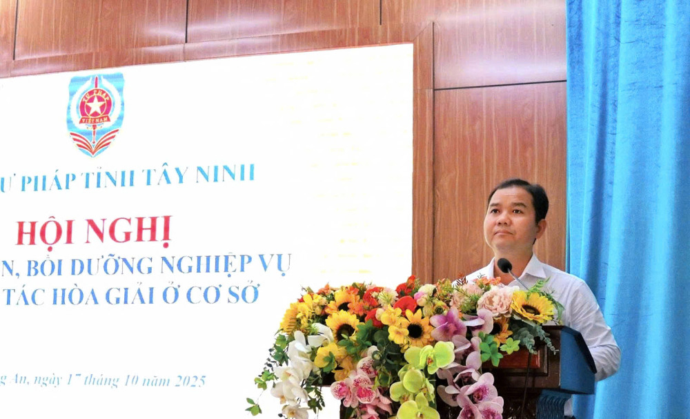 Phó Giám đốc Sở Tư pháp Lý Hồng Huấn phát biểu chỉ đạo tại hội nghị