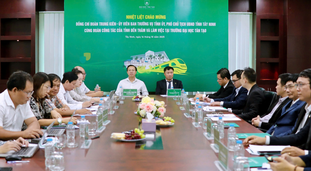 Đoàn công tác làm việc tại Trường Đại học Tân Tạo