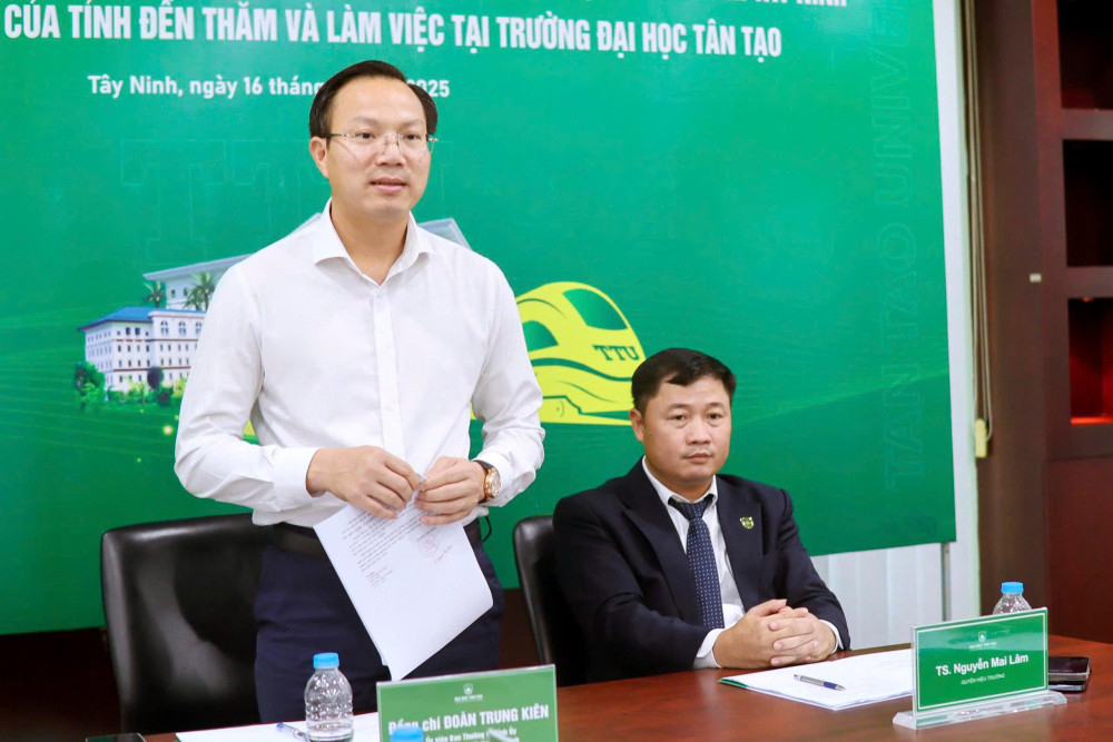 Ủy viên Ban Thường vụ Tỉnh ủy, Phó Chủ tịch UBND tỉnh Tây Ninh Đoàn Trung Kiên phát biểu tại buổi làm việc