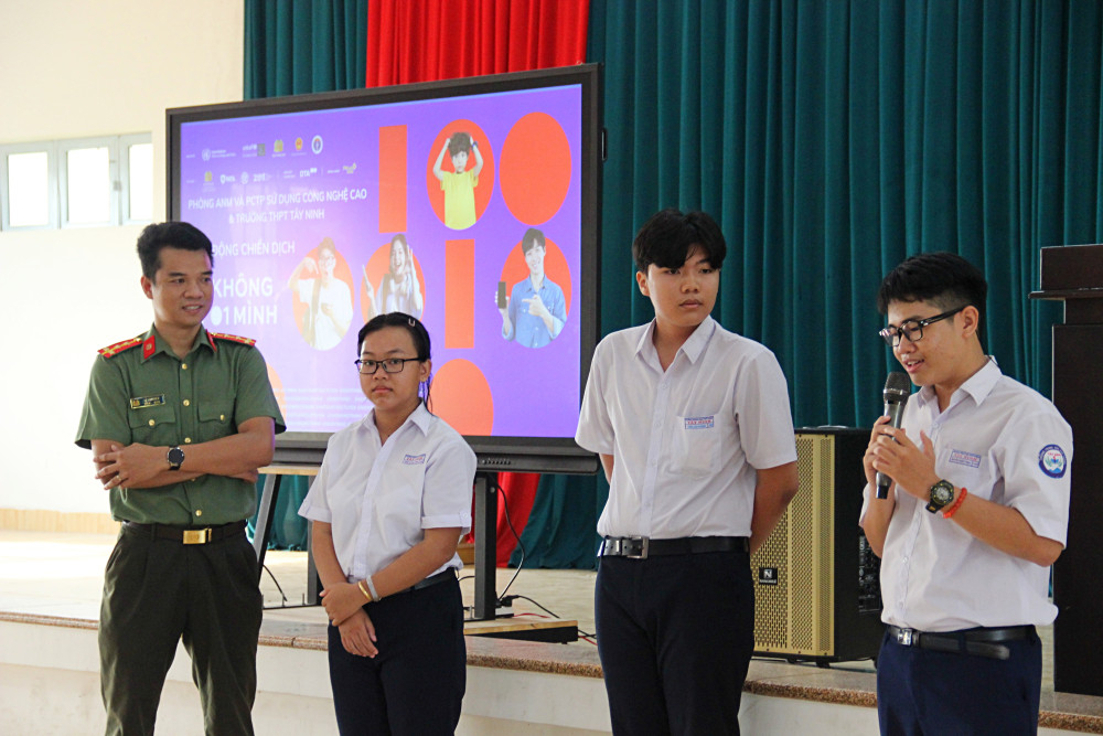 Học sinh mạnh dạn chia sẻ những vấn đề thường gặp khi sử dụng mạng xã hội