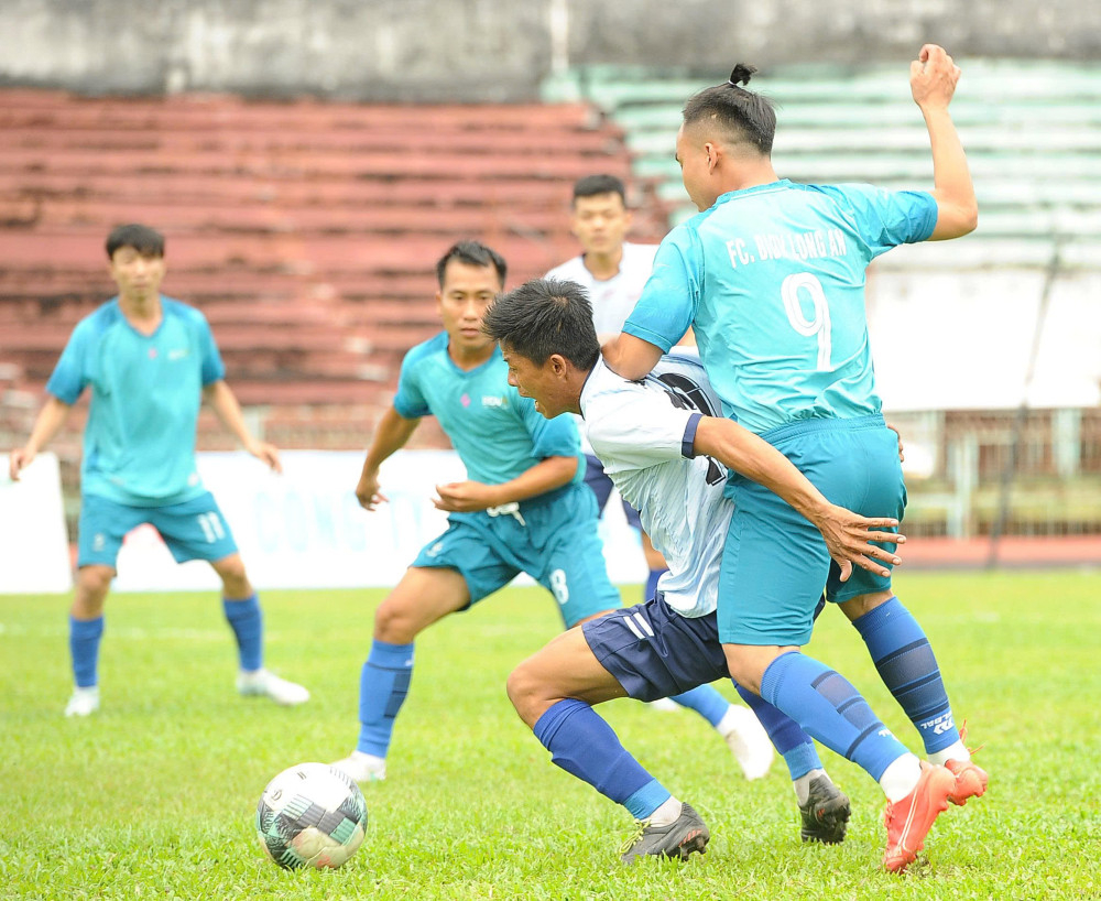 Dũng Phong FC trong trận thắng BIDV - Chi nhánh Long An