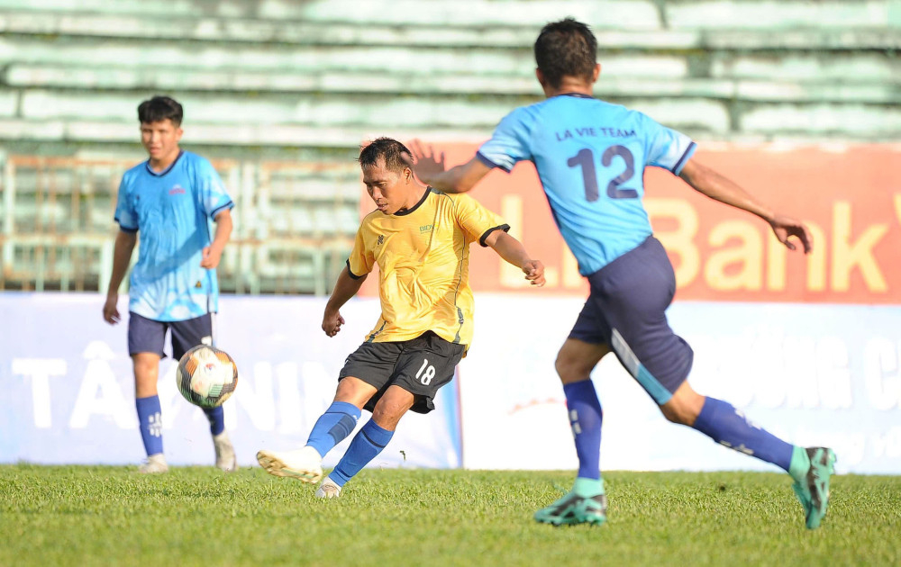 BIDV - Chi nhánh Long An trong trận thắng Lavie FC