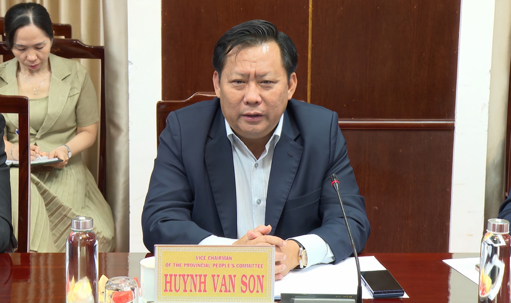 Phó Chủ tịch UBND tỉnh Huỳnh Văn Sơn phát biểu tại buổi làm việc